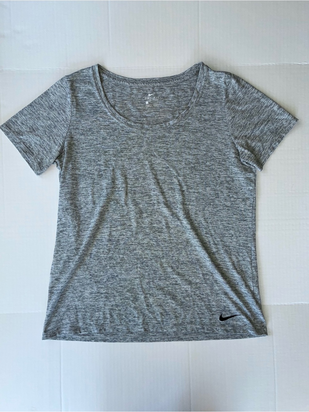 Nike Dri-FIT Women’s Short Sleeve T-Shirt Size Large Heather Gray